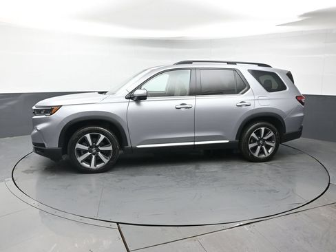 Certified 2025 Honda Pilot Touring image 2