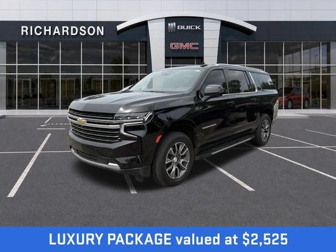 Used 2022 Chevrolet Suburban LT w/ Luxury Package AWD/4WD image 2