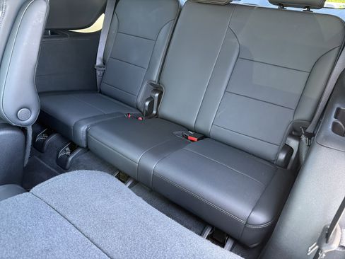 Used 2025 Buick Enclave Preferred FWD image 32