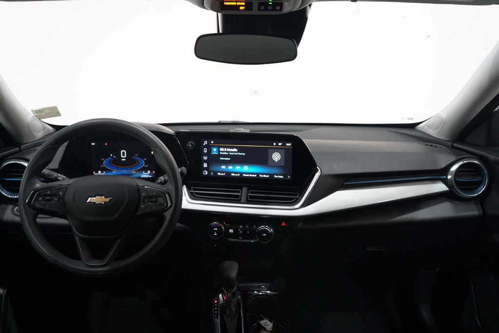 Used 2025 Chevrolet Trax LT FWD image 15
