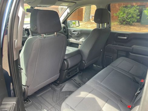 Used 2020 Chevrolet Silverado 1500 Custom w/ Custom Value Package image 12