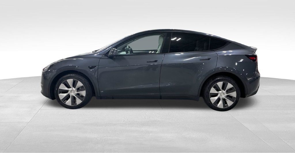 Used 2024 Tesla Model Y Long Range AWD/4WD image 9