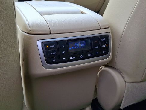 Used 2017 Toyota Highlander Limited Platinum AWD/4WD image 13