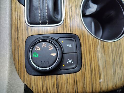 Used 2017 GMC Acadia Denali w/ Technology Package AWD/4WD image 27