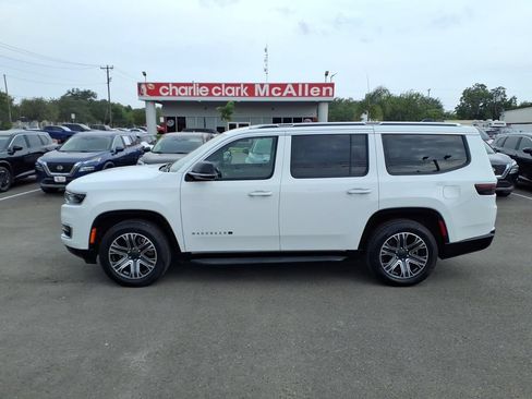 Used 2024 Jeep Wagoneer Series II w/ Flexible Seating Group RWD image 2