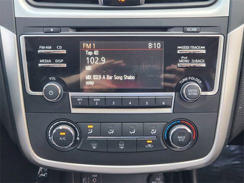 Used 2017 Nissan Altima 2.5 SR w/ LED Appearance Package image 13