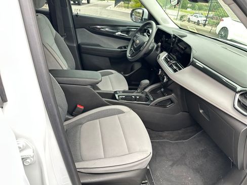 Used 2024 Chevrolet TrailBlazer LT w/ Driver Confidence Package FWD image 38