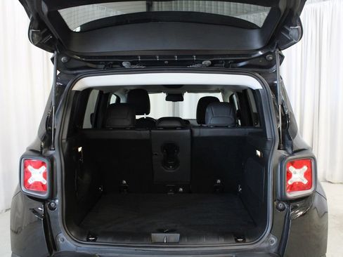 Used 2016 Jeep Renegade Trailhawk w/ Premium Trailhawk Package AWD/4WD image 29
