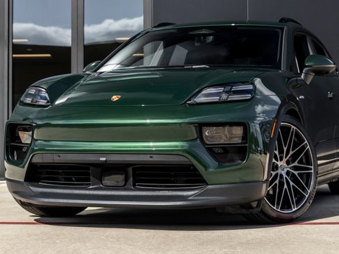 Certified 2025 Porsche Macan Electric RWD image 7