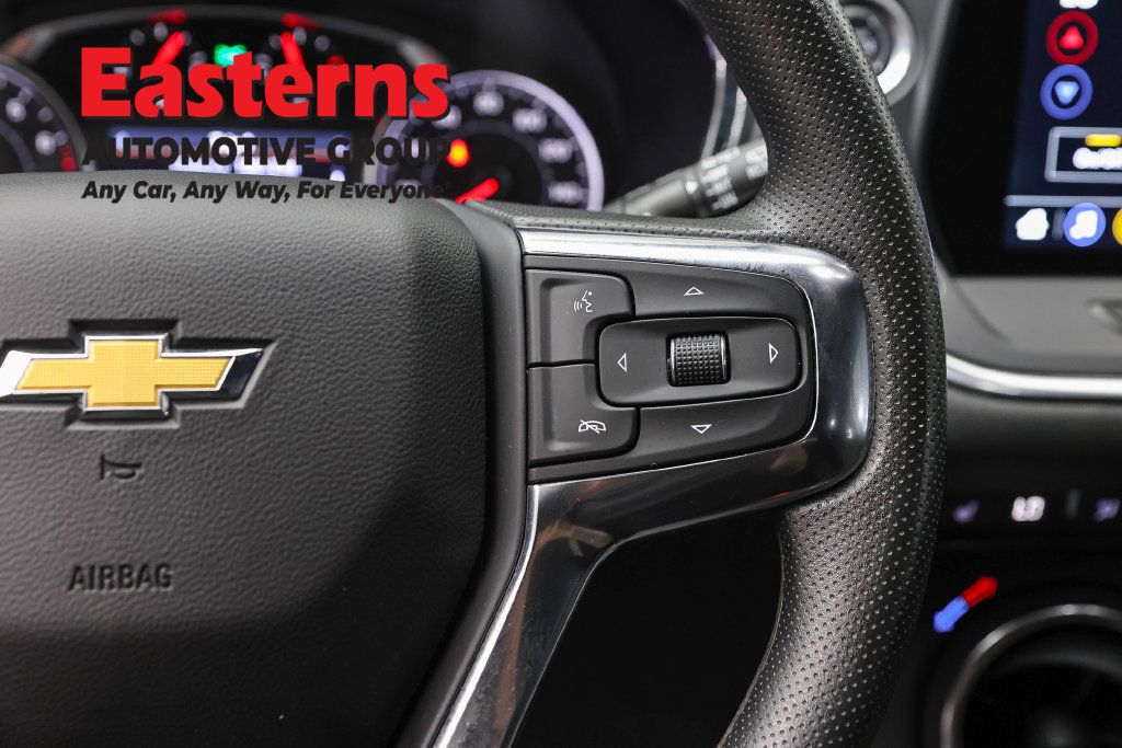 Used 2025 Chevrolet Blazer LT FWD image 18