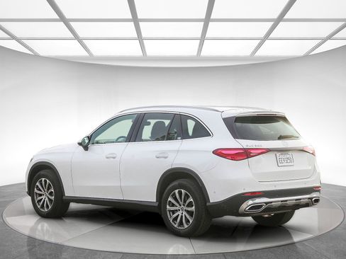 Used 2025 Mercedes-Benz GLC 300 image 2