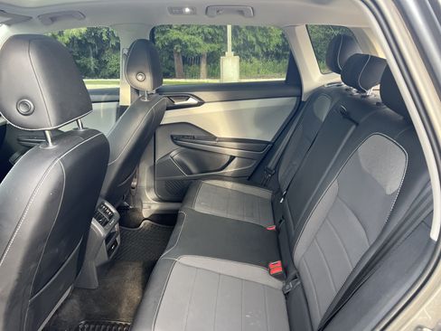 Certified 2023 Volkswagen Taos SE w/ Panoramic Sunroof Package FWD image 28