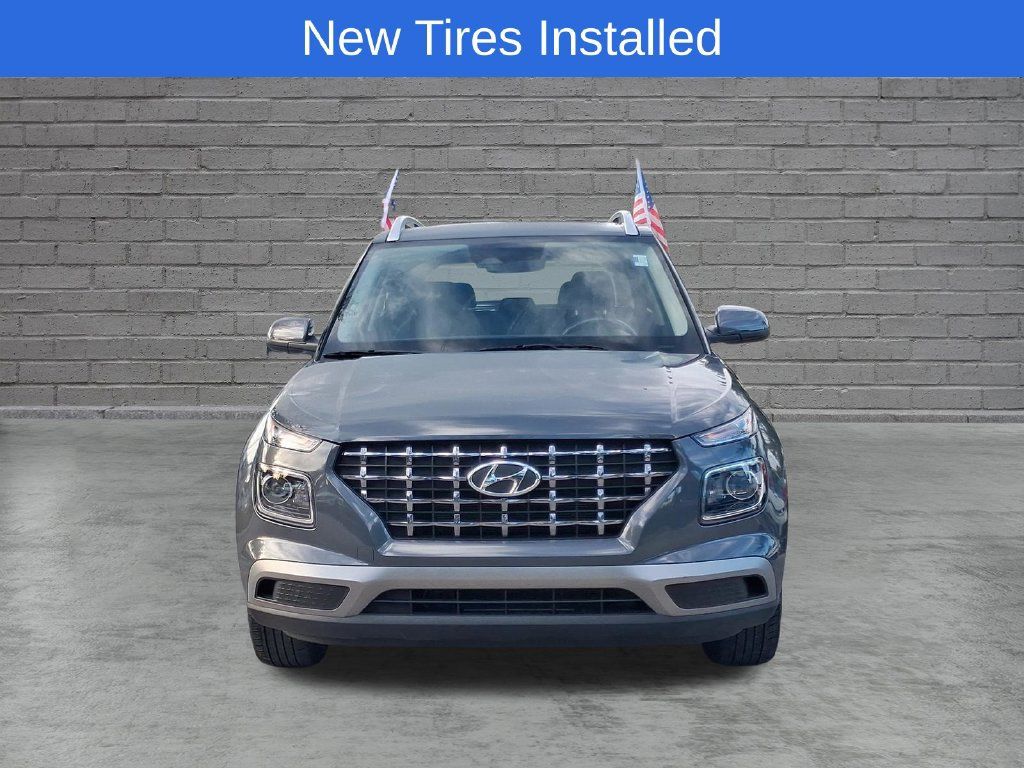 Used 2026 Hyundai Venue SEL FWD image 2
