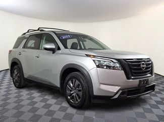 Used 2023 Nissan Pathfinder SV w/ Black Appearance Package AWD/4WD video 1