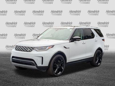 Used 2024 Land Rover Discovery S image 5