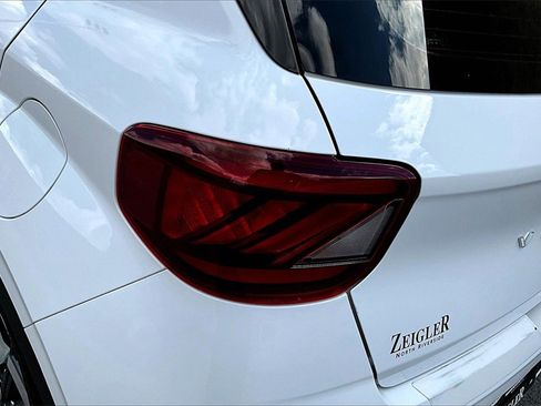 Used 2023 Hyundai Venue Limited image 28