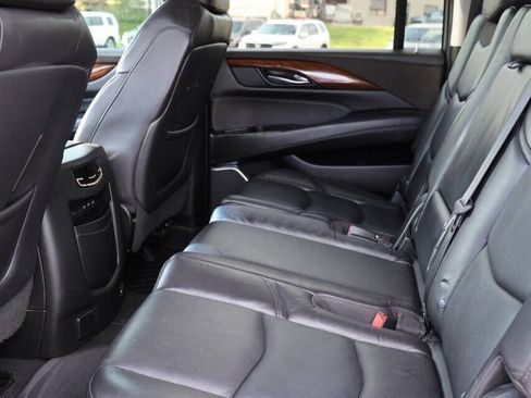 Used 2019 Cadillac Escalade ESV Luxury AWD/4WD image 17