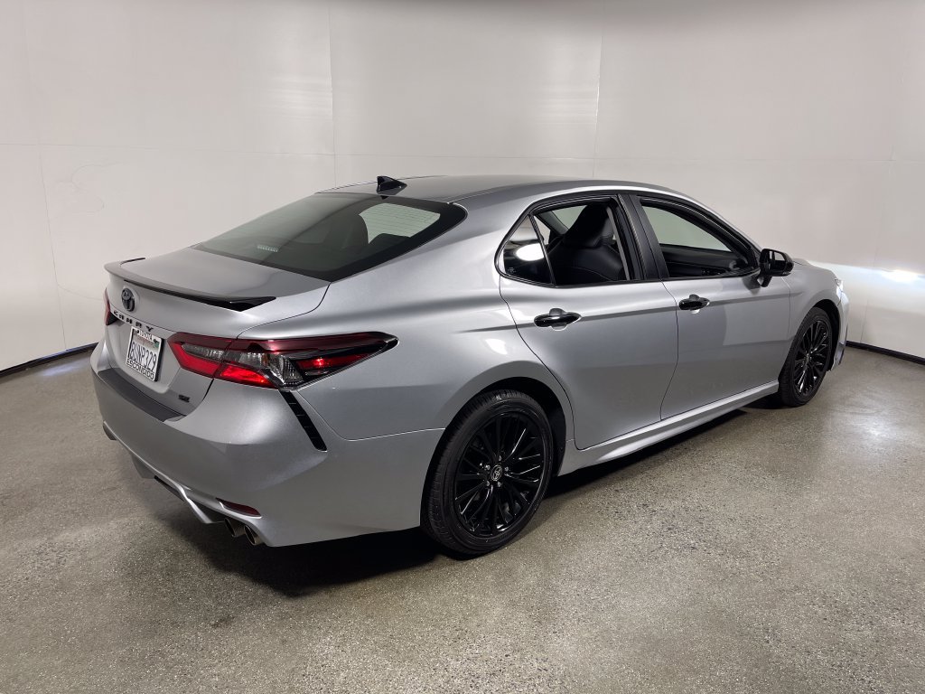 Used 2021 Toyota Camry SE w/ Convenience Package FWD image 3