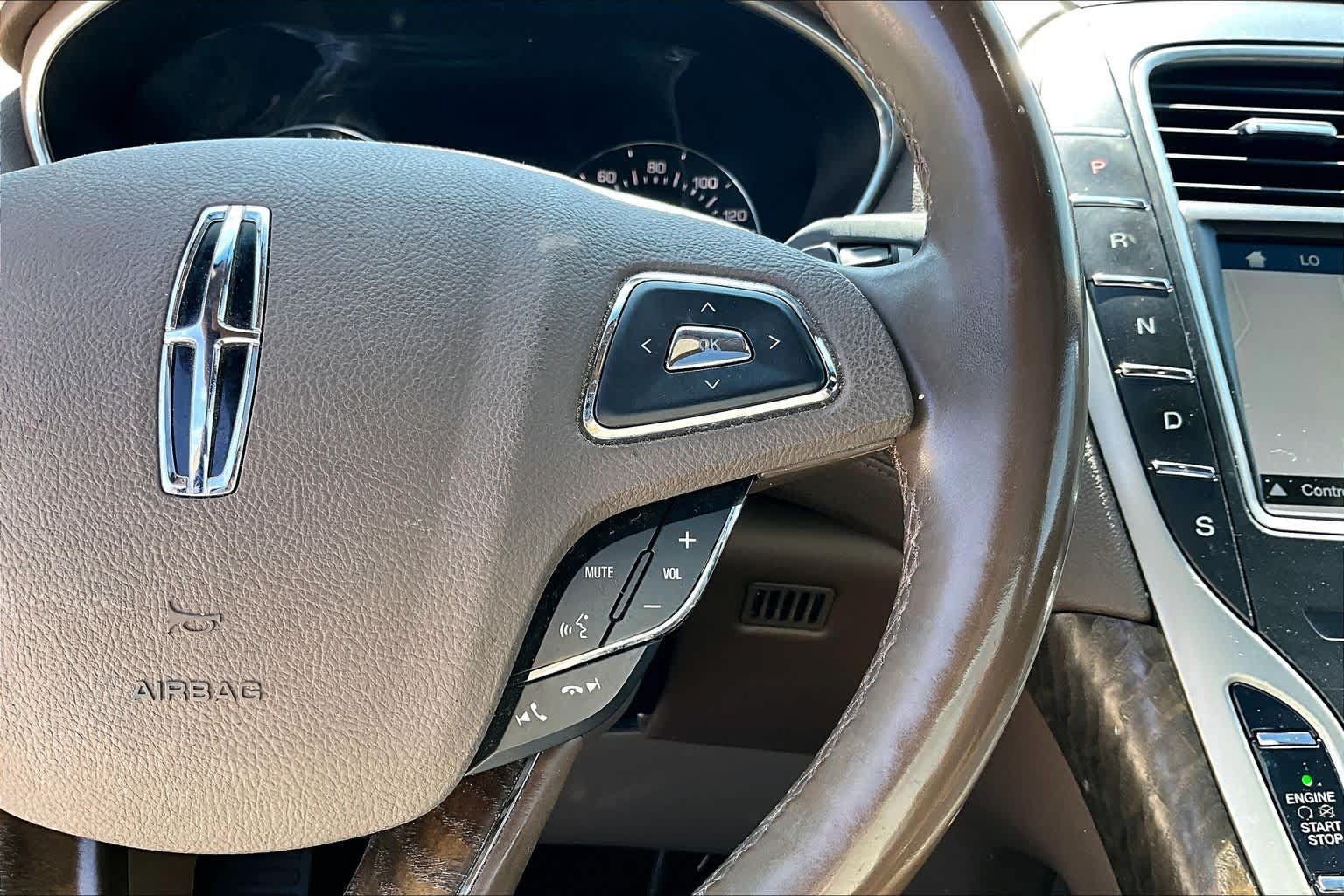 Used 2016 Lincoln MKX Reserve w/ Technology Package FWD image 23