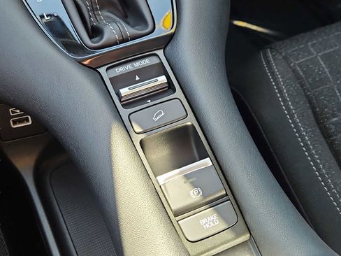 Certified 2023 Honda HR-V LX image 9