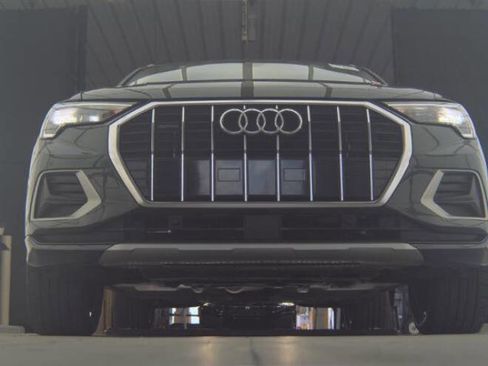 Used 2022 Audi Q3 2.0T Premium w/ Convenience Package image 5