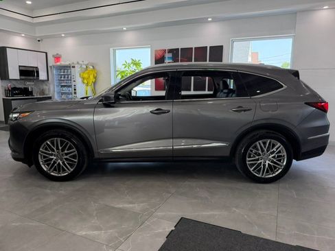 Used 2023 Acura MDX SH-AWD w/ Advance Package image 3
