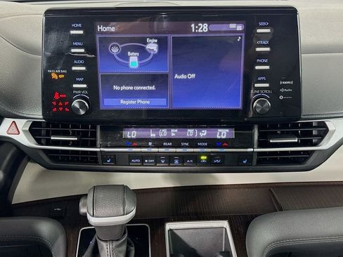 Used 2024 Toyota Sienna XLE image 37