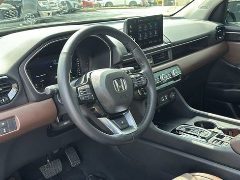 Used 2025 Honda Pilot Elite image 23