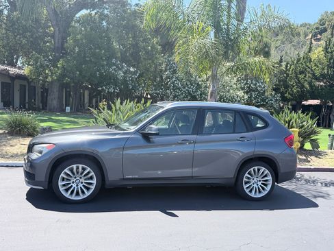 Used 2015 BMW X1 sDrive28i w/ Ultimate Package RWD image 2