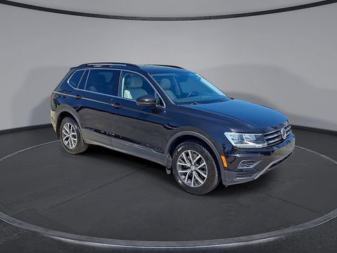 Used 2019 Volkswagen Tiguan SE w/ Panoramic Sunroof Package FWD image 9