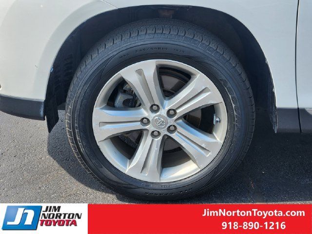 Used 2011 Toyota Highlander Limited w/ Tow Pkg AWD/4WD image 13