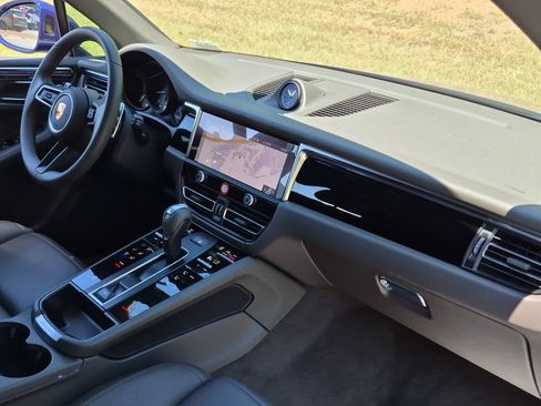 Certified 2026 Porsche Macan AWD/4WD image 21