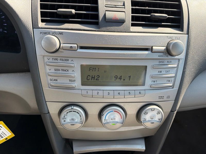 Used 2011 Toyota Camry LE FWD image 14
