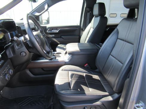 Certified 2024 Chevrolet Silverado 1500 High Country w/ Technology Package image 9