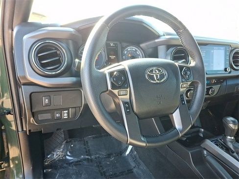 Used 2022 Toyota Tacoma TRD Sport image 11
