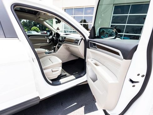 Used 2021 Volkswagen Atlas SE w/ Panoramic Sunroof Package FWD image 44