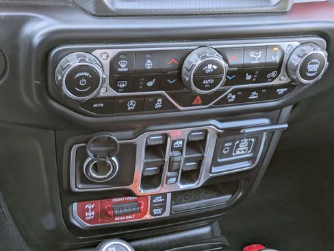 Used 2020 Jeep Gladiator Rubicon image 19