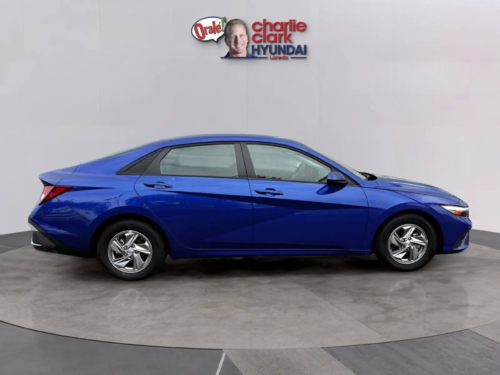 Used 2025 Hyundai Elantra SE FWD image 6