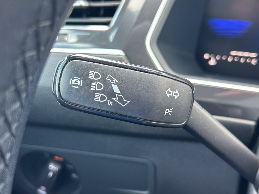 Certified 2023 Volkswagen Tiguan SE R-Line FWD image 22