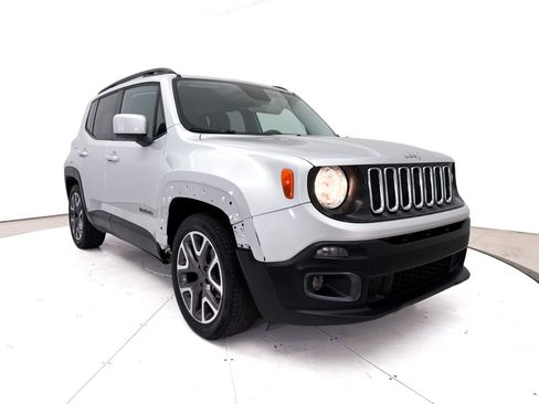 Used 2015 Jeep Renegade Latitude FWD image 9