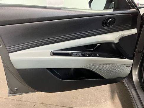Used 2025 Hyundai Elantra Limited FWD image 20