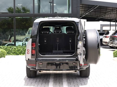 Used 2023 Land Rover Defender 130 X-Dynamic SE AWD/4WD image 8