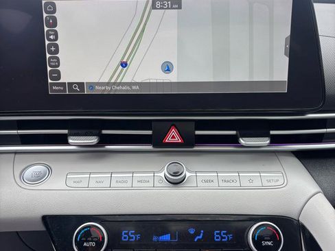Used 2023 Hyundai Elantra Limited FWD image 19