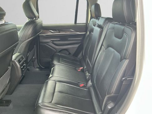 Used 2023 Jeep Grand Cherokee Limited image 13