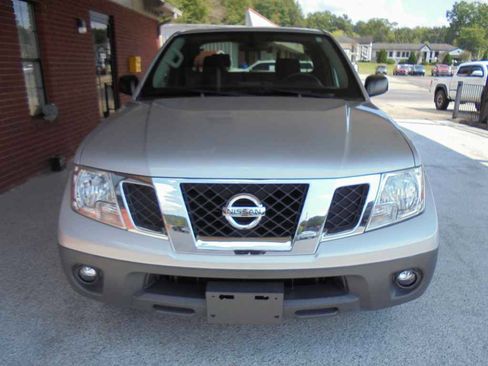 Used 2019 Nissan Frontier S w/ Work Truck Package RWD image 3