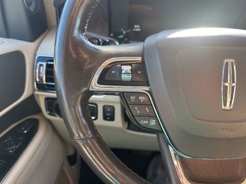 Used 2018 Lincoln Navigator Select w/ Technology Package image 22