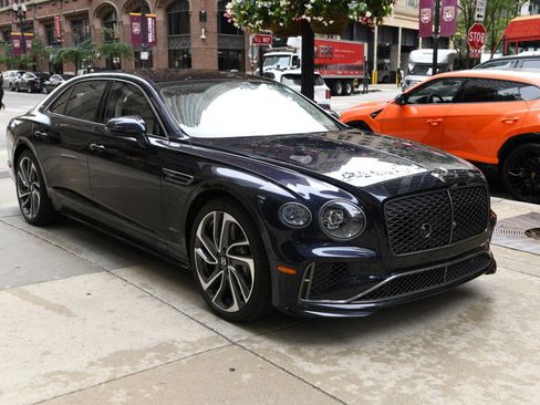 New 2025 Bentley Flying Spur Plug-In Hybrid image 3