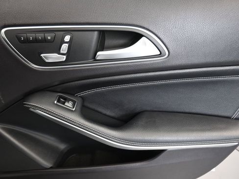 Used 2019 Mercedes-Benz GLA 250 4MATIC image 48