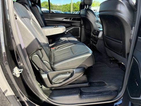 Used 2024 Jeep Wagoneer L Series II w/ Flexible Seating Group AWD/4WD image 12