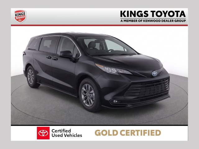 Certified 2025 Toyota Sienna LE FWD image 1